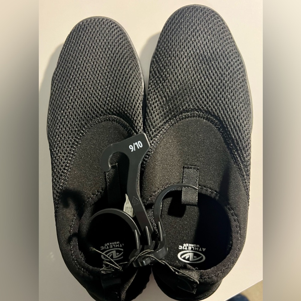 Athletic Works Men’s Black Mesh Water Shoes